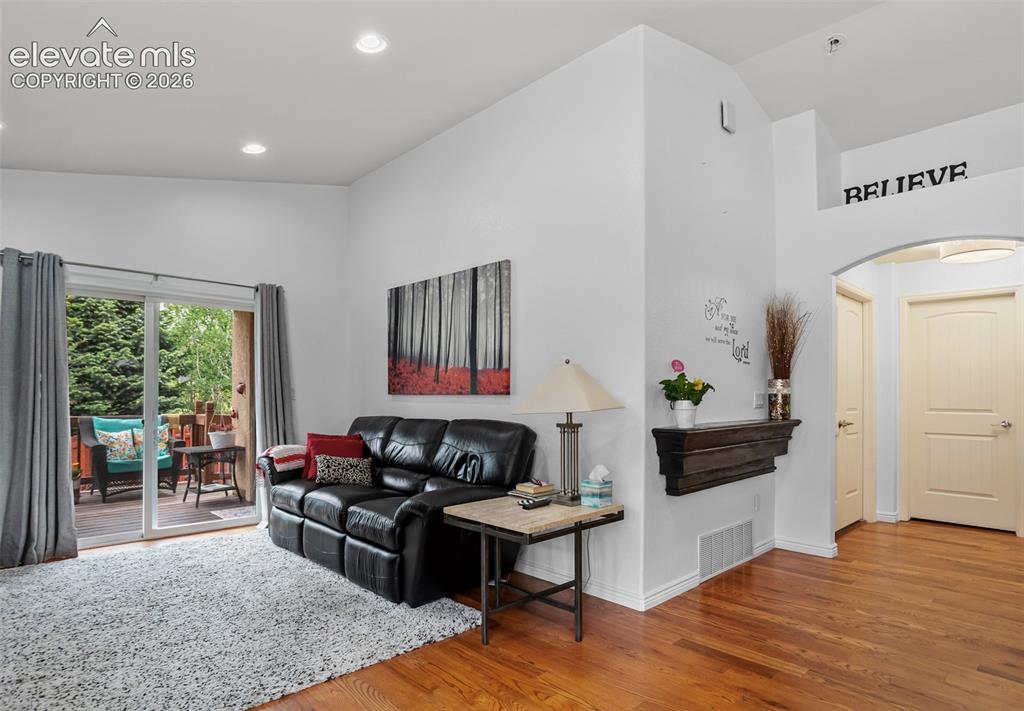 Image 8 of 25: Living Room