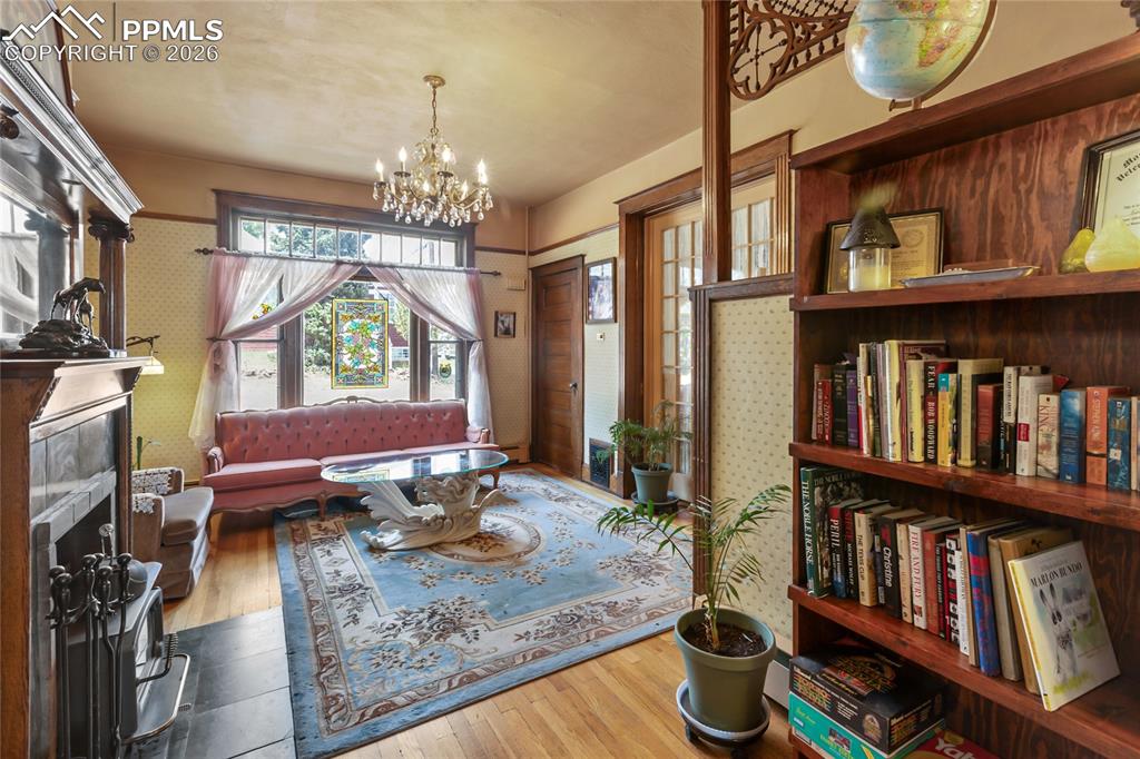 Image 10 of 28: Sitting Room