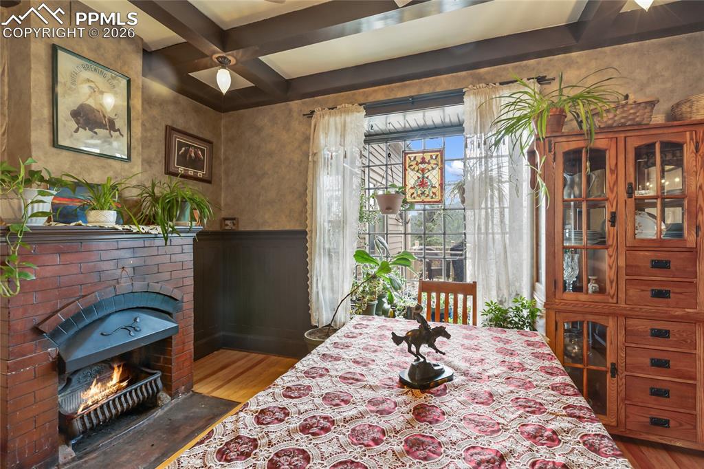 Image 14 of 28: Dining Area