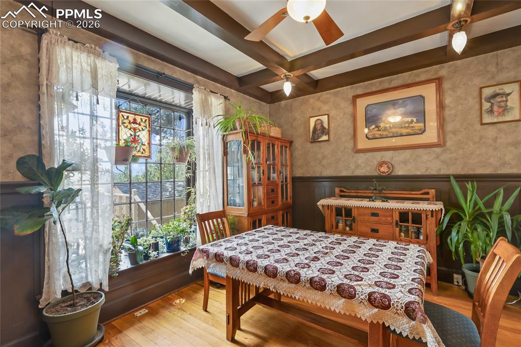 Image 15 of 28: Dining Area