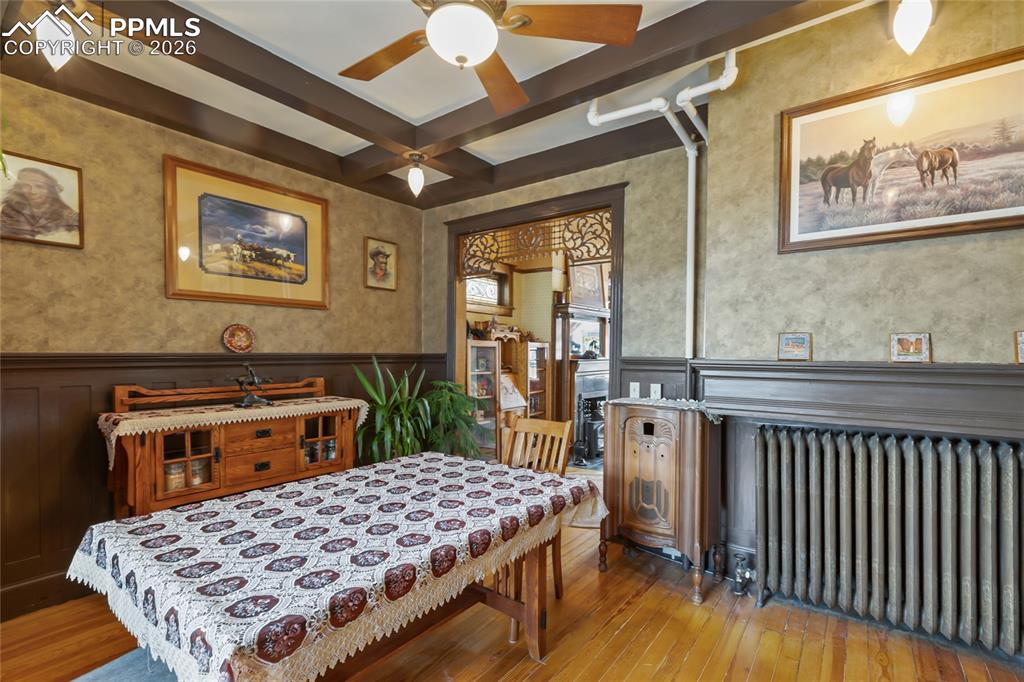 Image 19 of 28: Dining Area