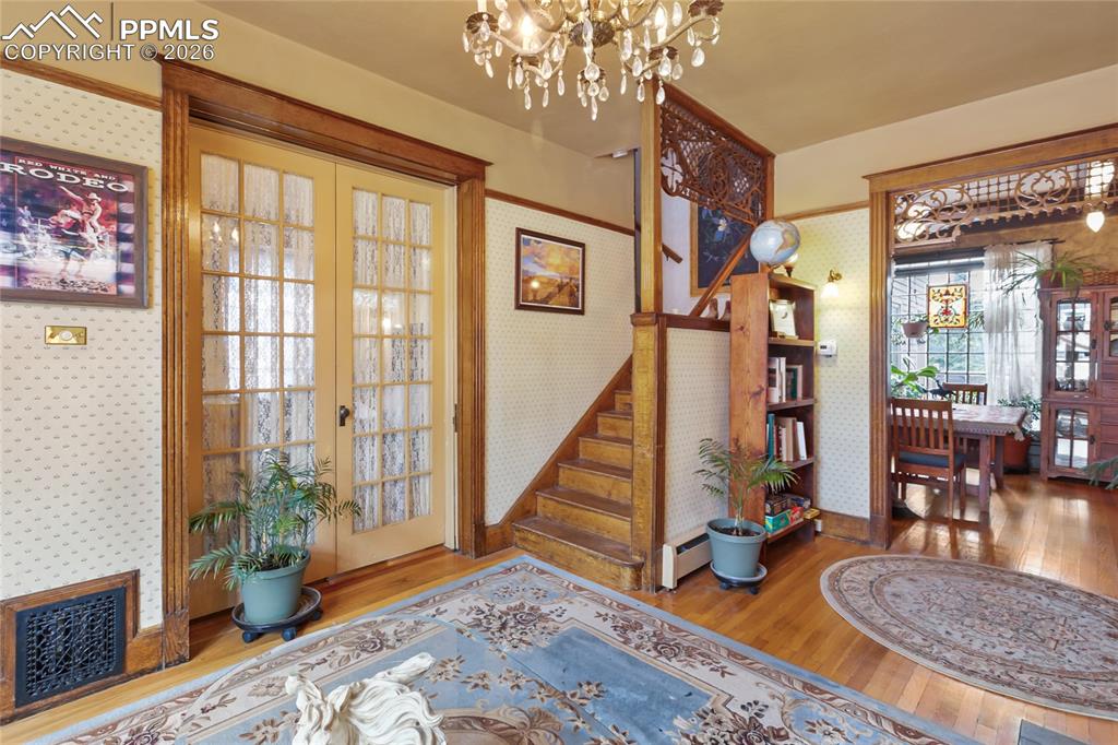 Image 8 of 28: Entry