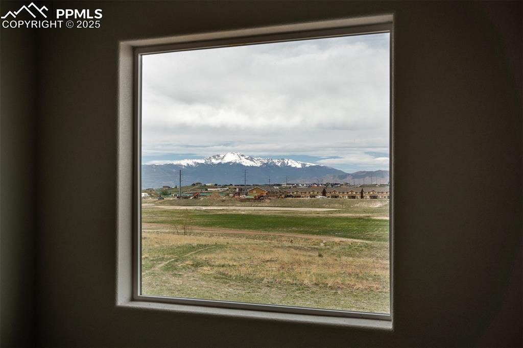 Image 23 of 49: View of mountain background
