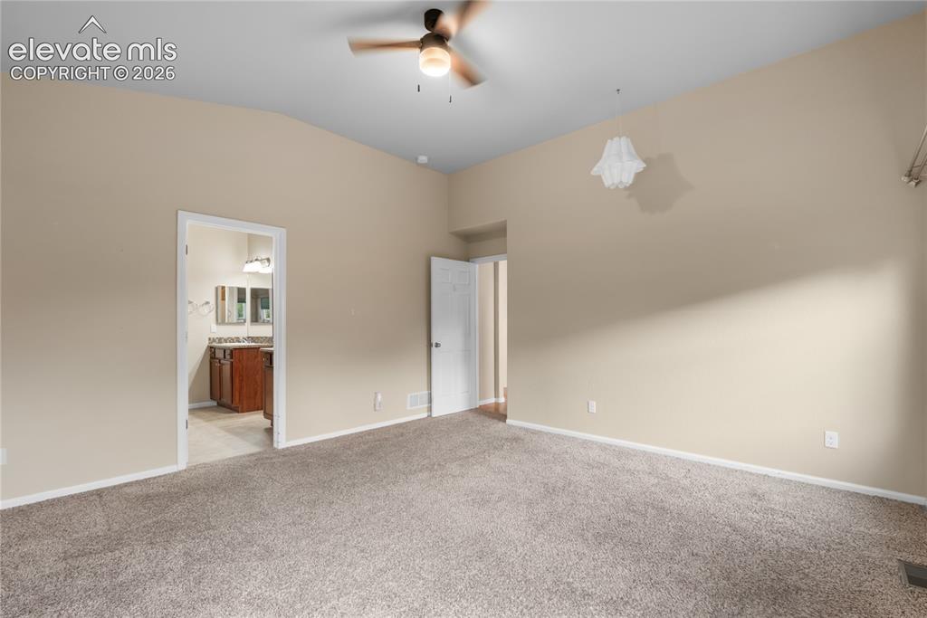 Image 15 of 40: Bedroom