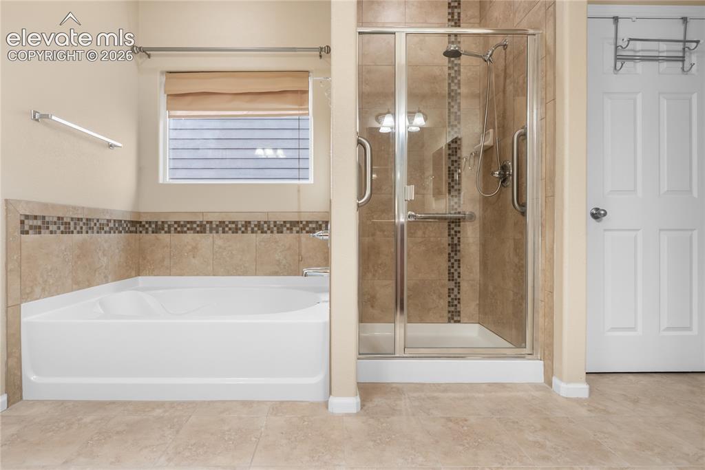 Image 17 of 40: Bathroom