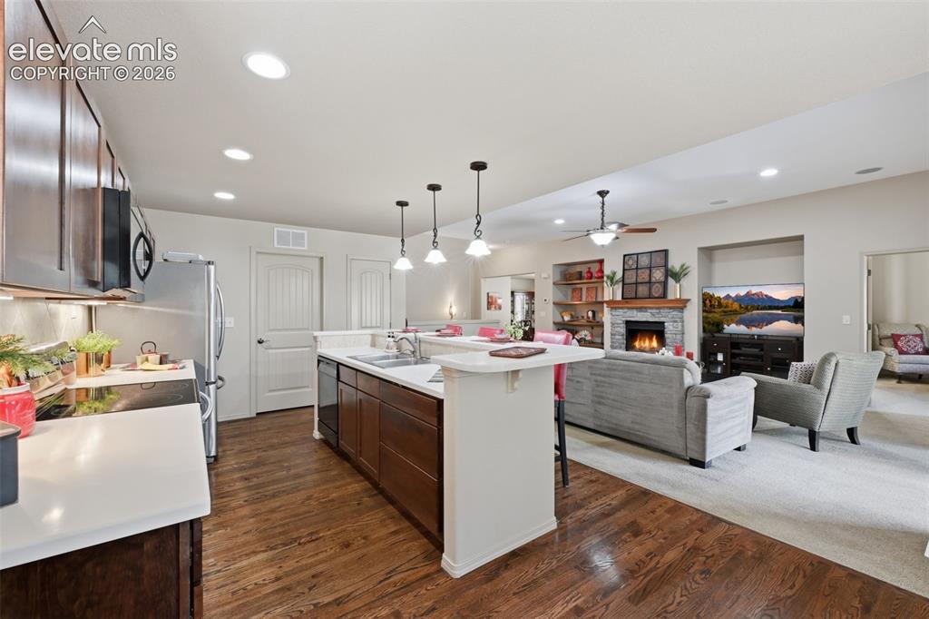 Image 15 of 48: Kitchen