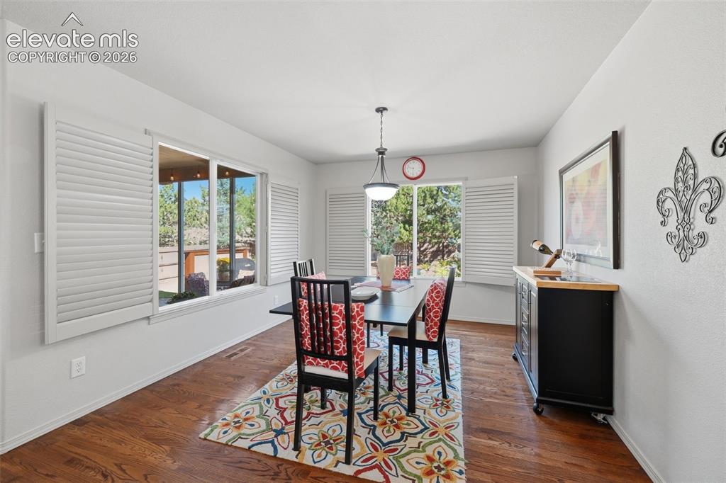 Image 17 of 48: Dining Area
