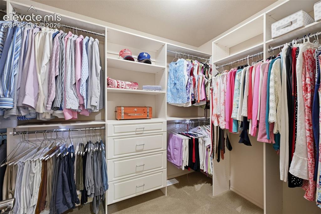 Image 25 of 48: Closet