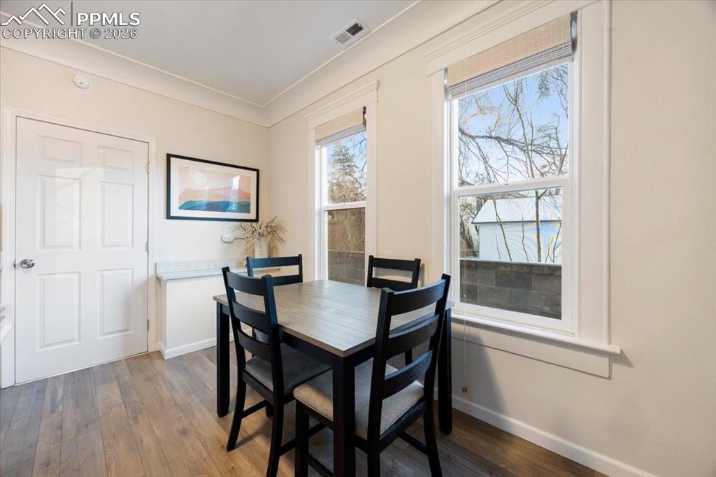 Image 10 of 48: Dining Area