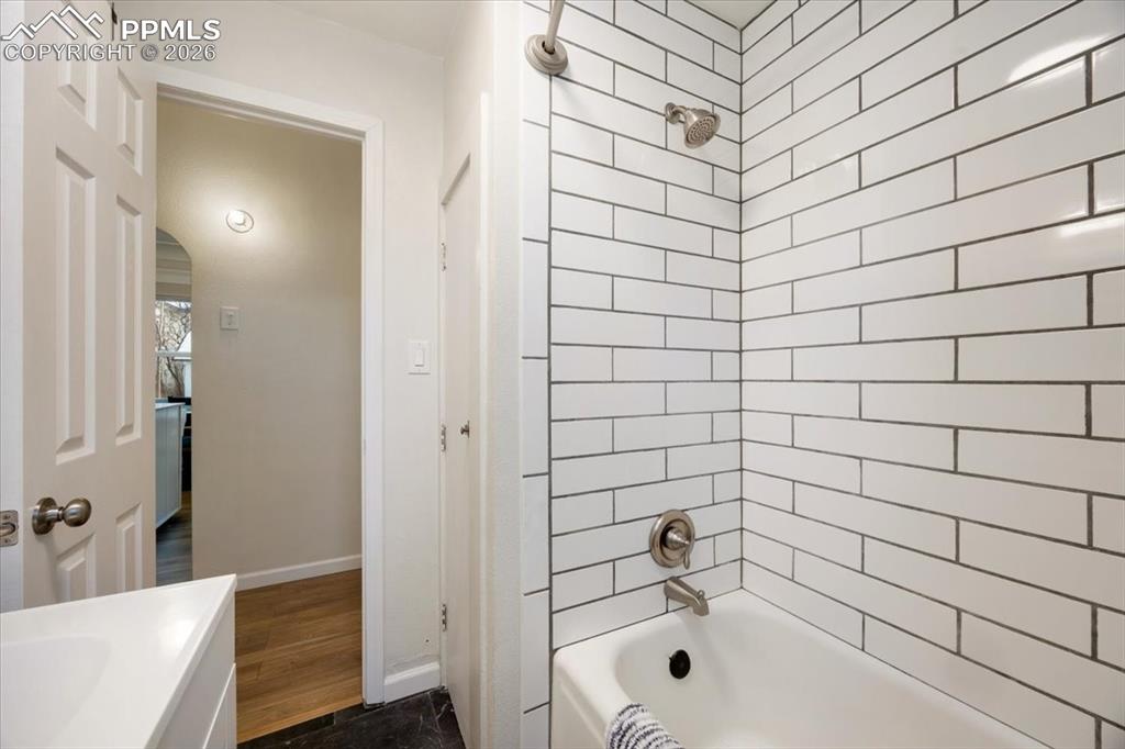 Image 16 of 48: Bathroom