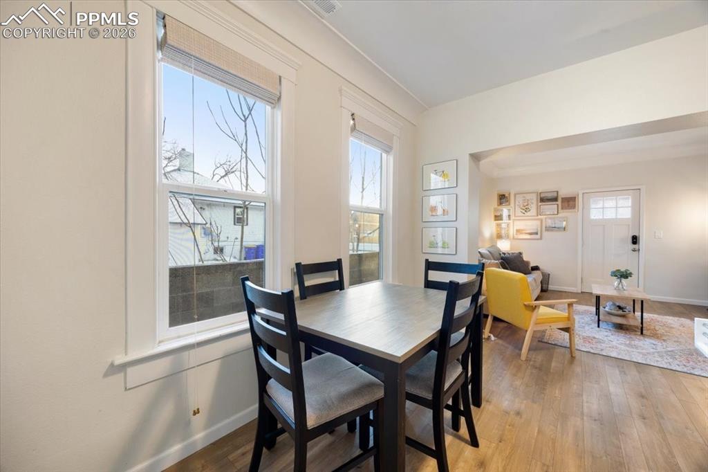 Image 9 of 48: Dining Area