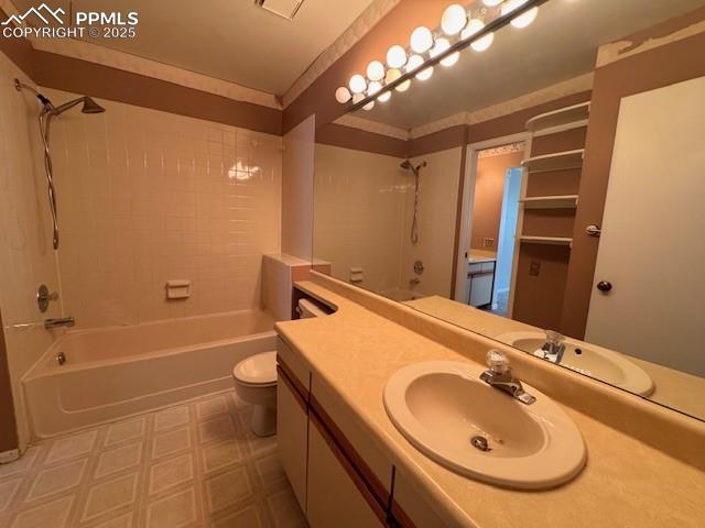 Image 13 of 22: Bathroom