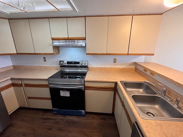 Image 2 of 22: Kitchen