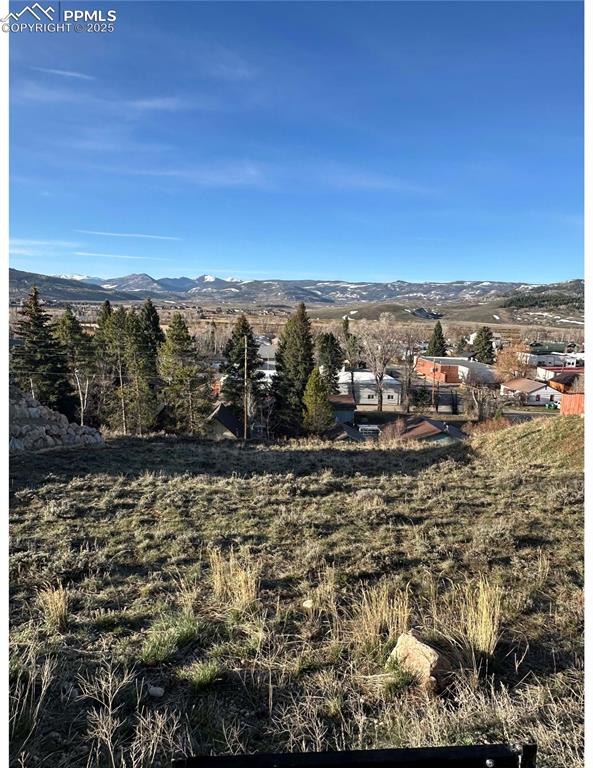 Image 4 of 5: Mountain view