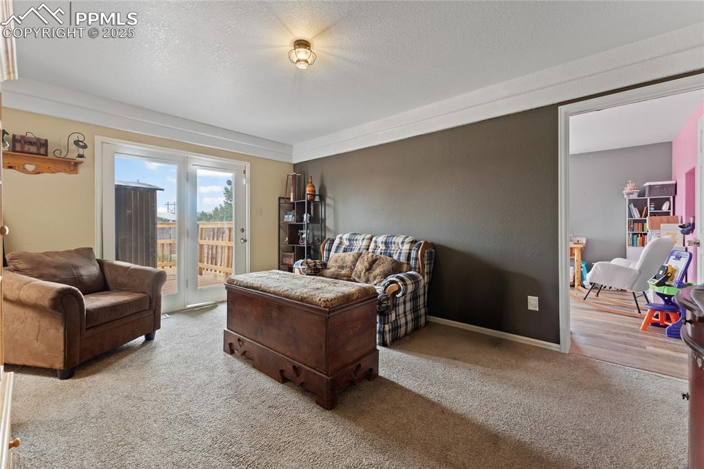 Image 11 of 33: Family Room