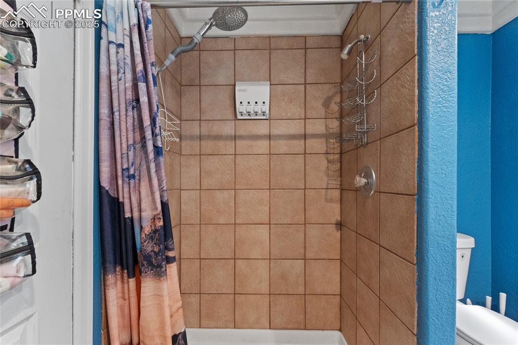 Image 21 of 33: Master Bathroom