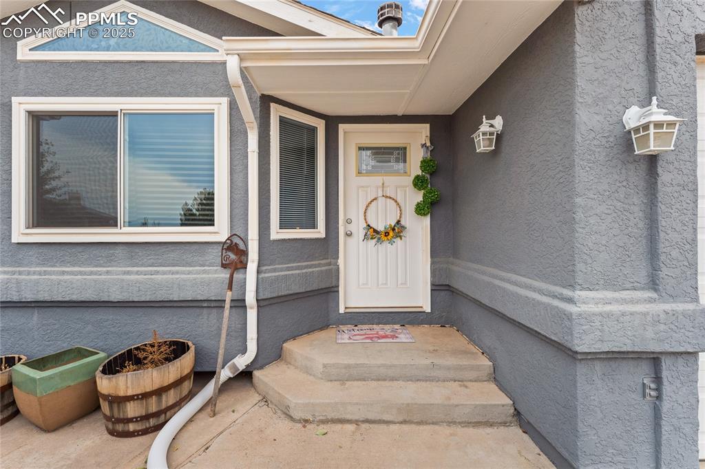 Image 3 of 33: Entry