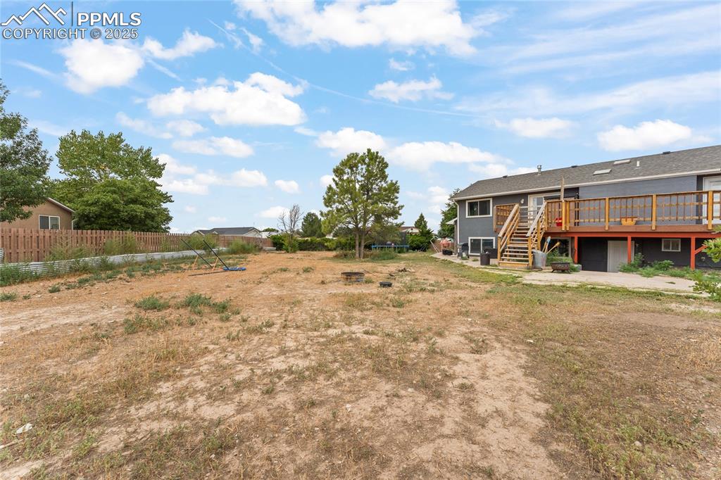 Image 32 of 33: Yard