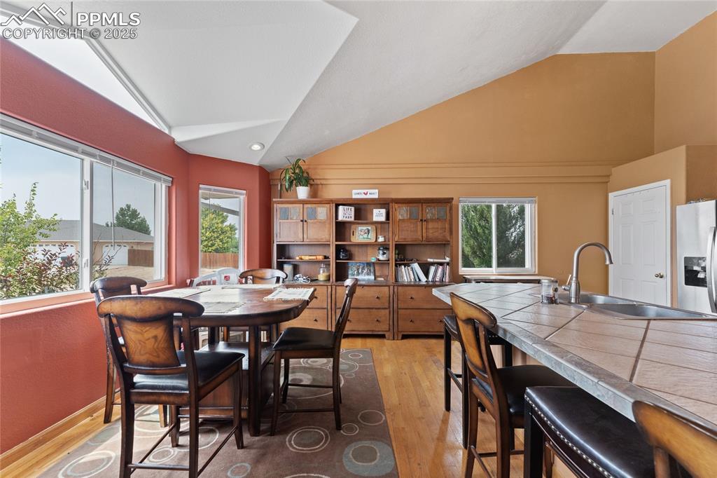 Image 7 of 33: Dining Area