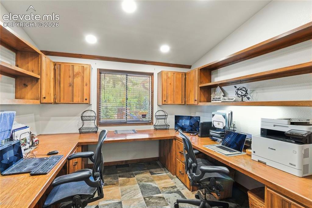 Image 11 of 50: Built-in Cabinets & Shelving