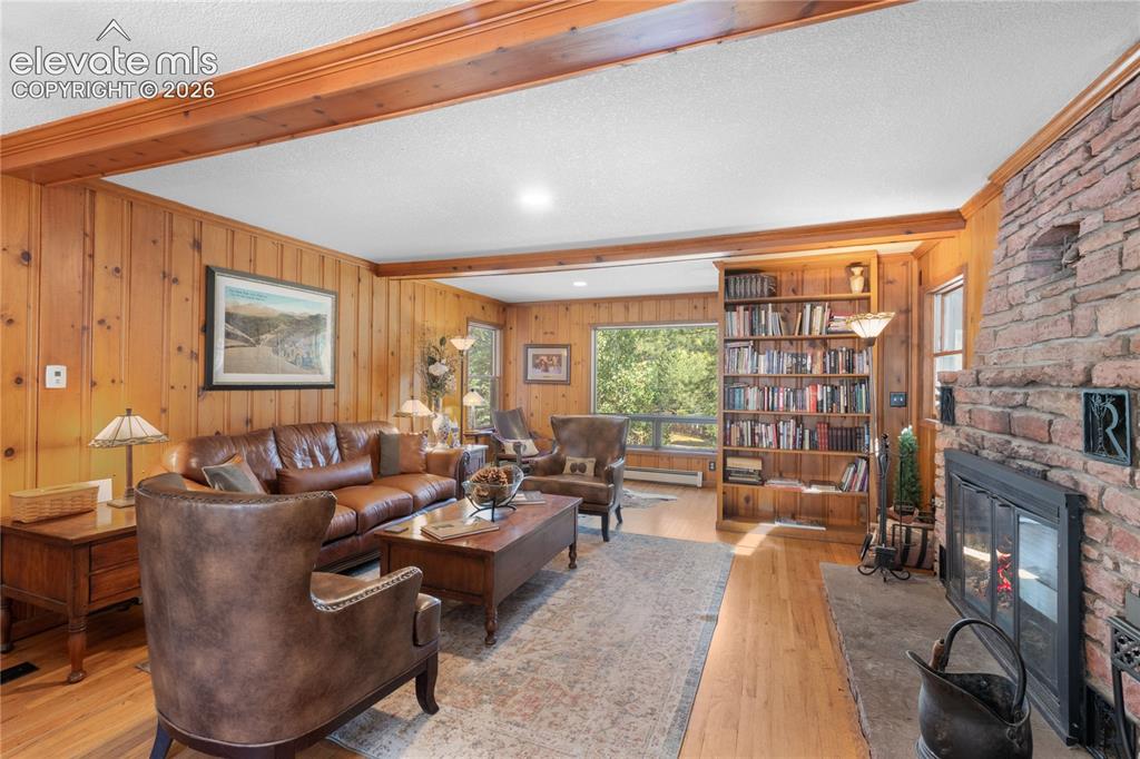 Image 15 of 50: Living Room