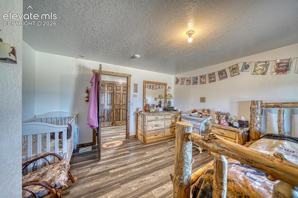 Image 19 of 27: Kitchen