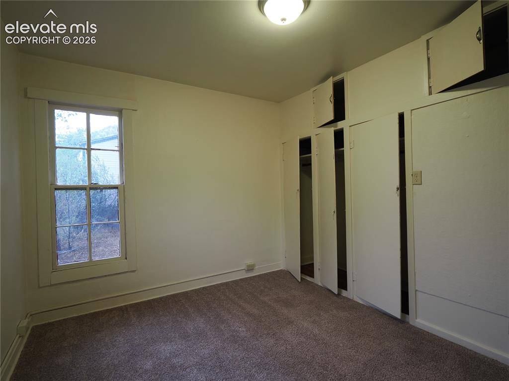 Image 14 of 44: Bedroom