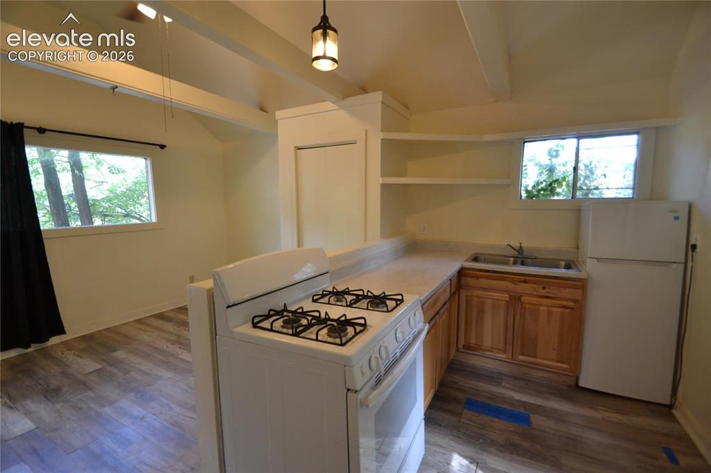 Image 15 of 18: Cottage Kitchen