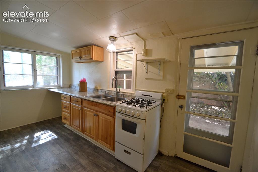 Image 2 of 18: Kitchen