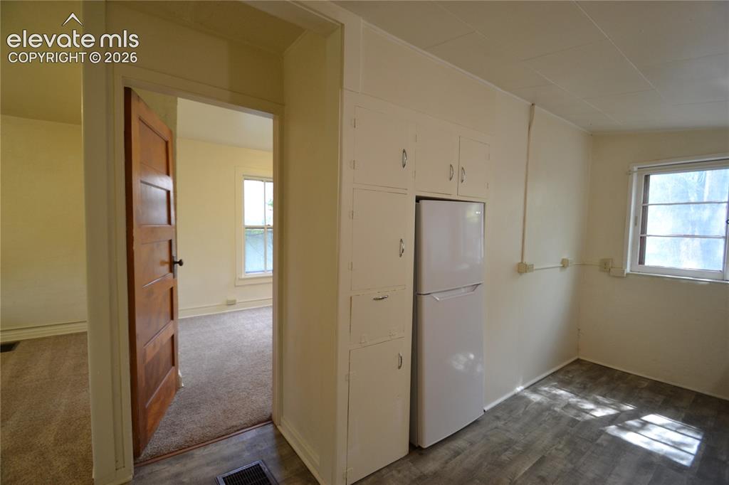 Image 3 of 18: Kitchen