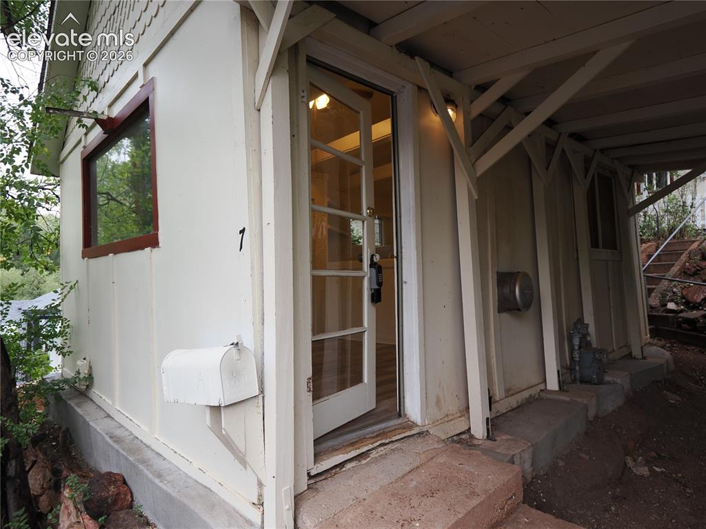 Image 34 of 44: cottage entry