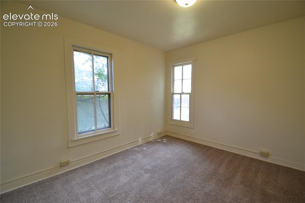 Image 8 of 18: Bedroom