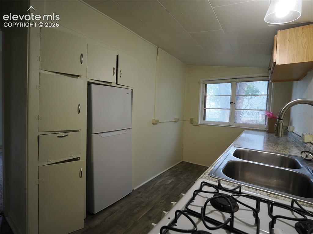 Image 8 of 44: Kitchen
