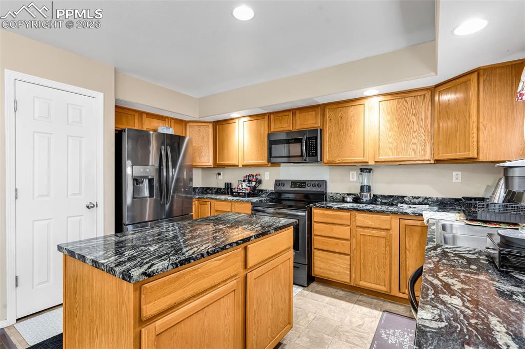 Image 13 of 42: Kitchen