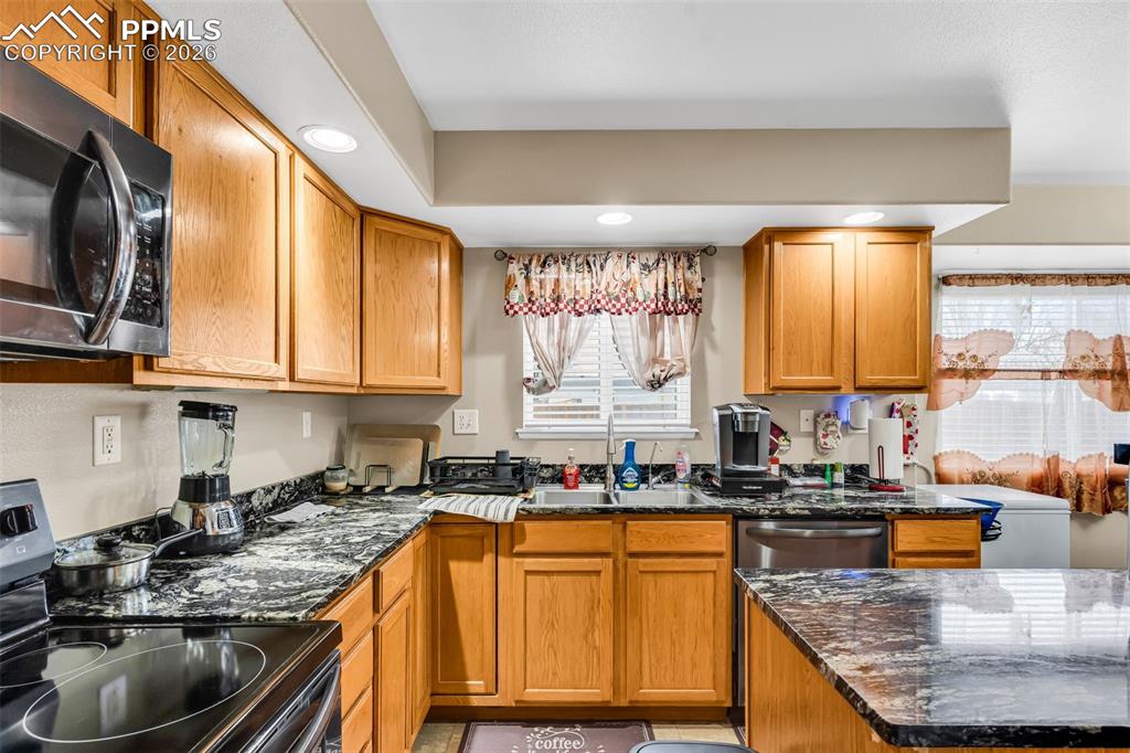 Image 14 of 42: Kitchen