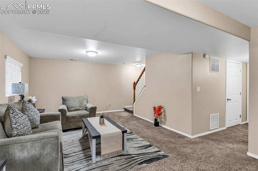 Image 31 of 42: Living Room