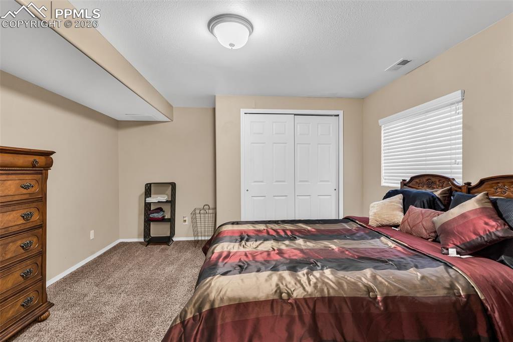 Image 32 of 42: Bedroom