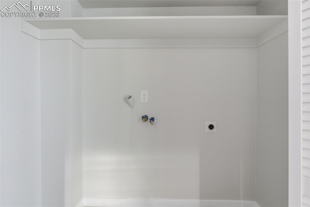 Image 16 of 18: Laundry