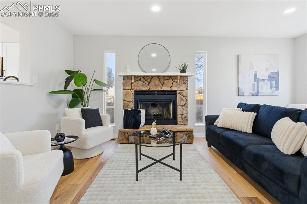 Image 5 of 18: Living Room