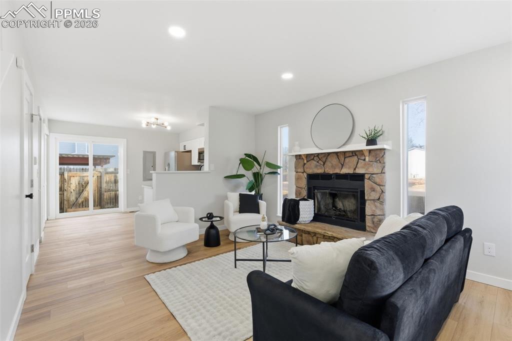 Image 7 of 18: Living Room