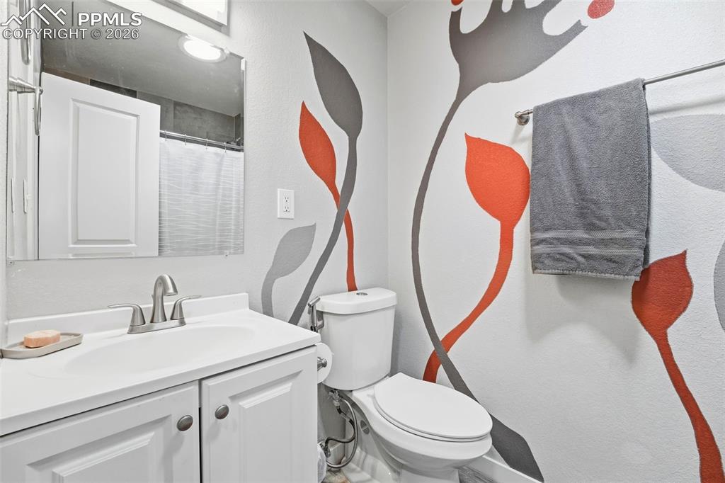 Image 14 of 45: Bathroom