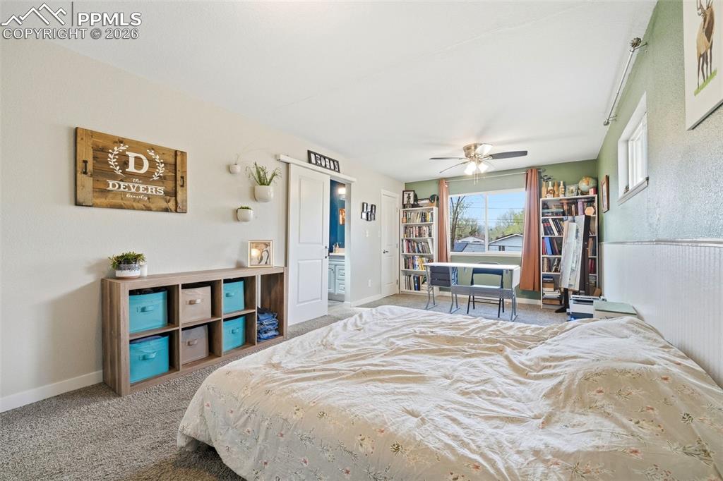 Image 22 of 45: Bedroom