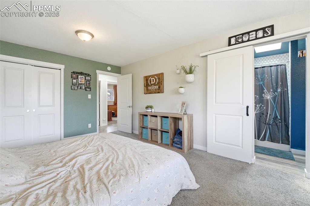 Image 24 of 45: Bedroom