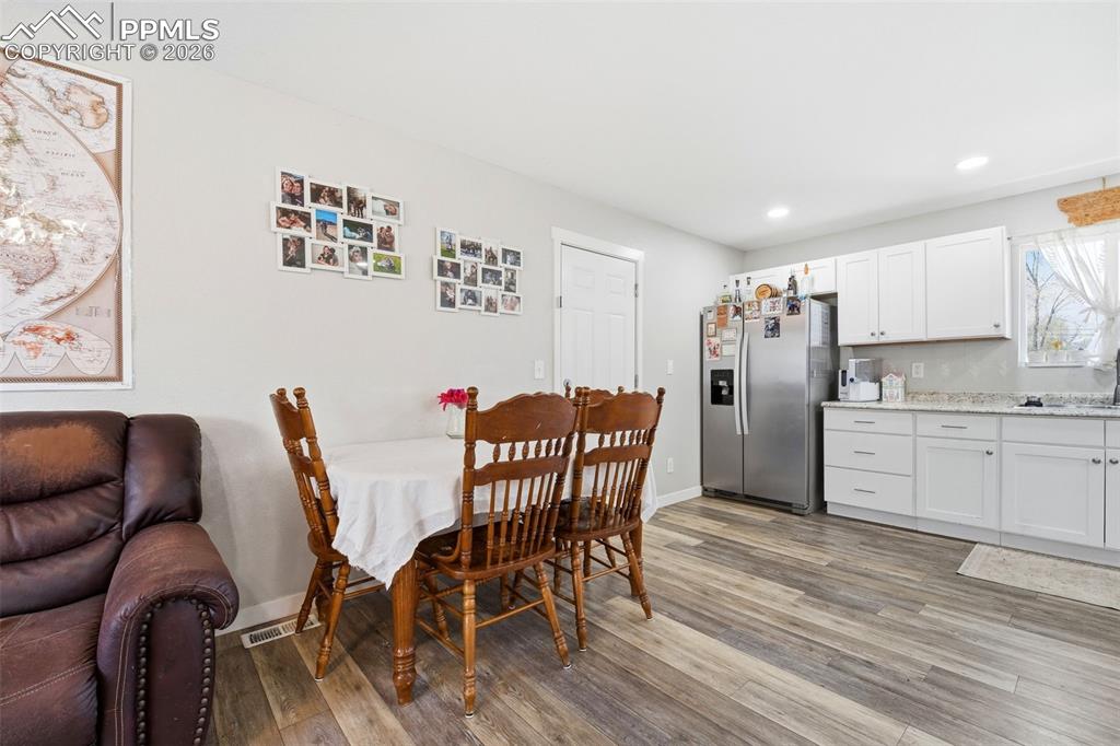 Image 8 of 45: Dining Area