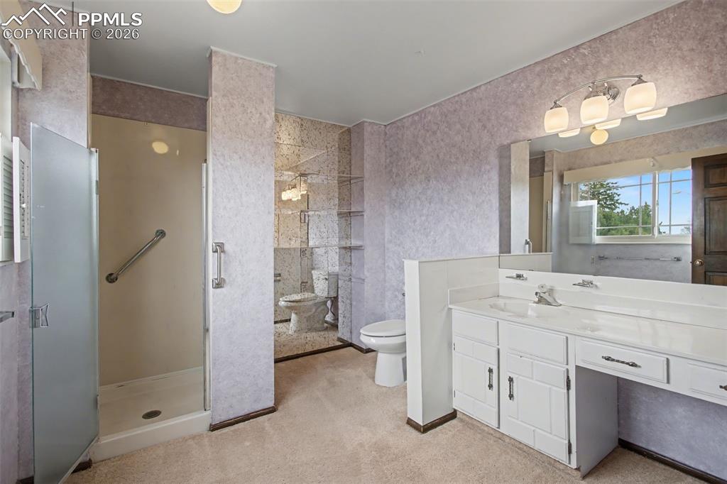 Image 10 of 24: Bathroom