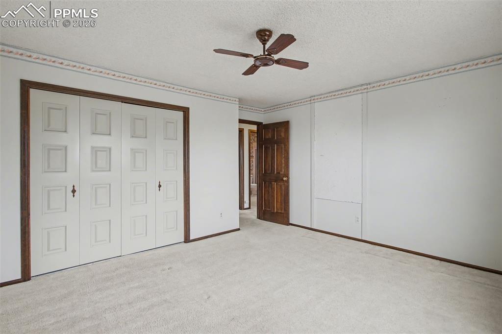 Image 12 of 24: Bedroom