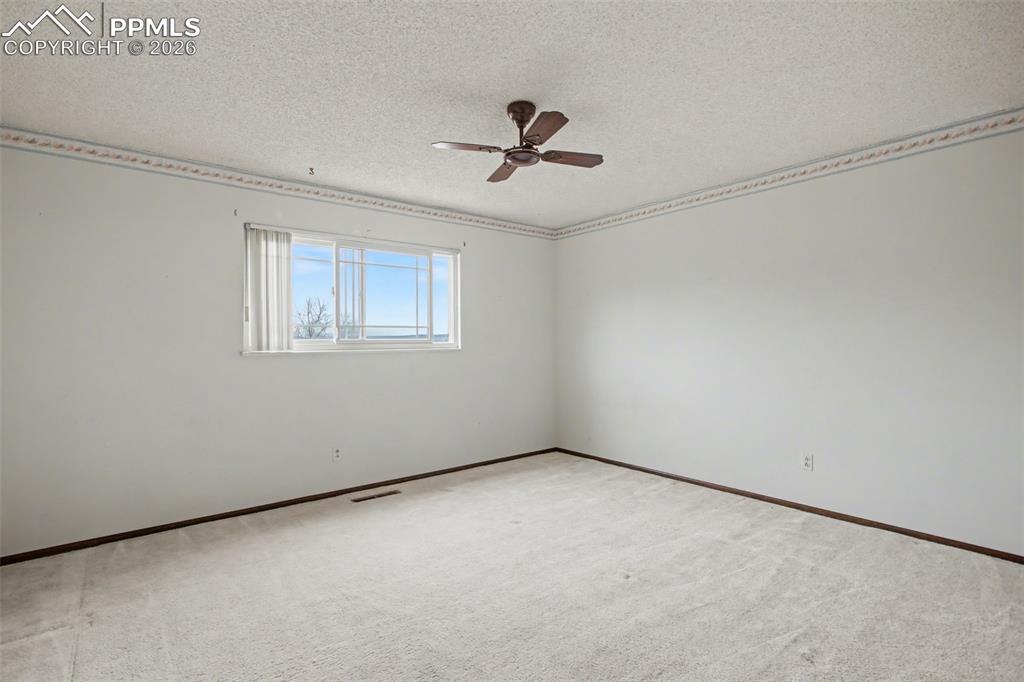 Image 13 of 24: Bedroom