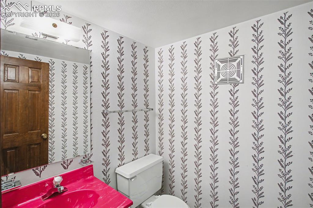 Image 17 of 24: Lower level bathroom