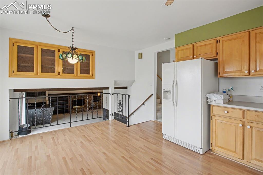 Image 7 of 24: Kitchen