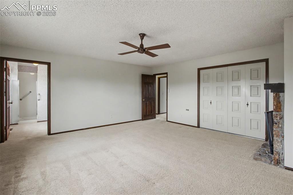 Image 9 of 24: Bedroom